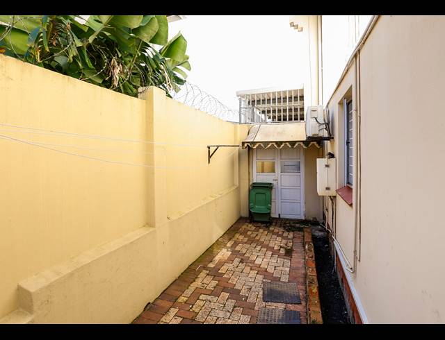 6M² BUILDING FOR SALE IN SYDENHAM